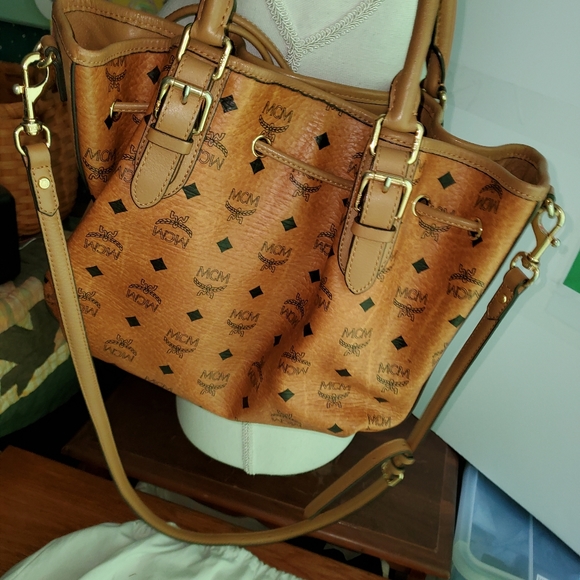 COPY - MCM EUC VISESTOS LEATHER DRAWSTRING CROSSBODY TOTE - Picture 10 of 13